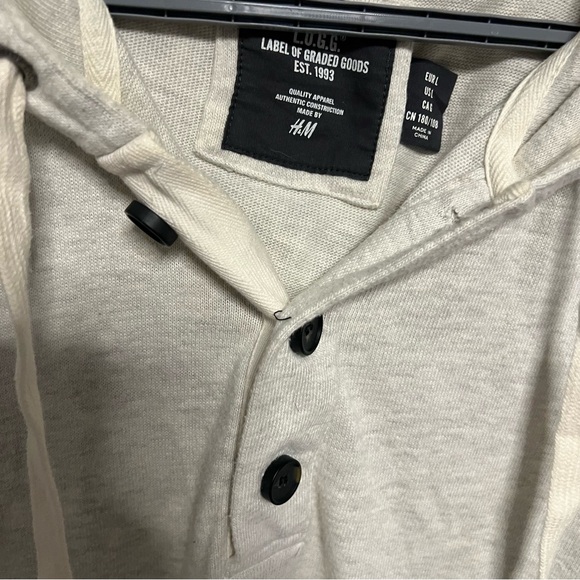 5/$100 H&M Cream Pullover - Picture 2 of 3